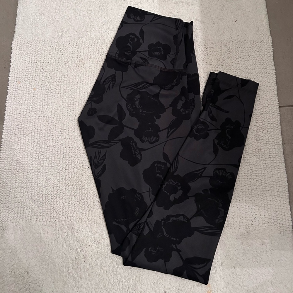 Lululemon Black Floral Wunder Under Leggings